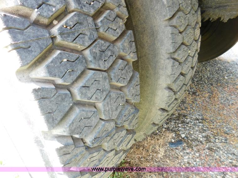 image for item DA2780 1990 GMC TopKick oil distributor truck