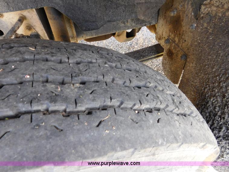 image for item DA2780 1990 GMC TopKick oil distributor truck