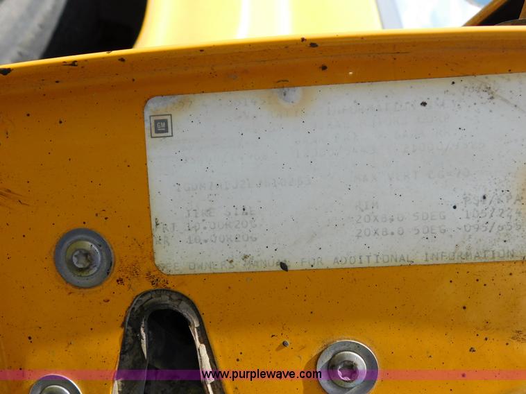 image for item DA2780 1990 GMC TopKick oil distributor truck