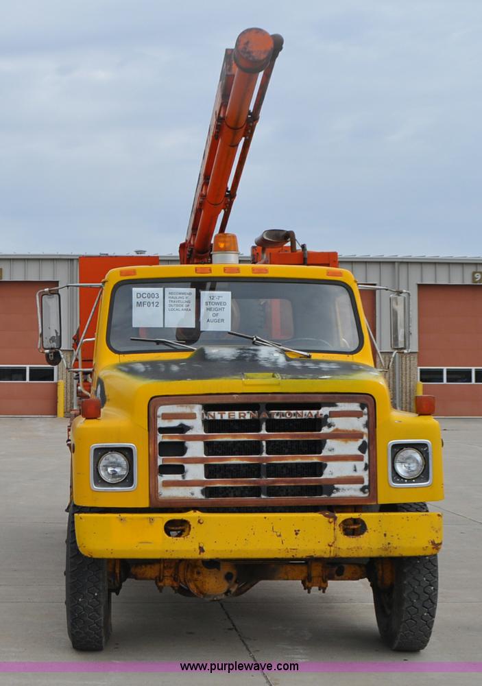 image for item G7430 1981 International 1824 drilling rig truck