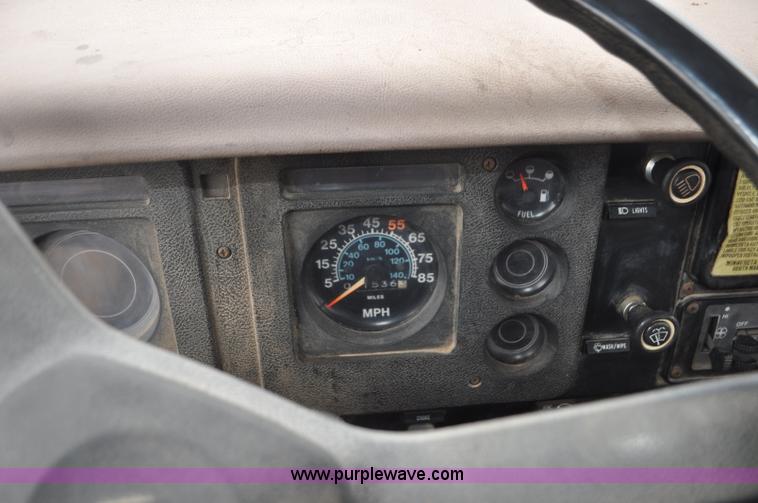 image for item G7430 1981 International 1824 drilling rig truck