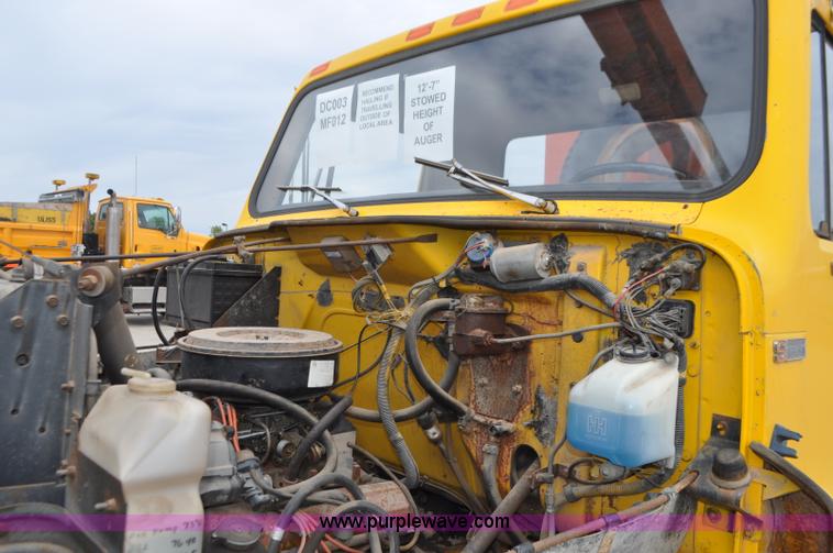 image for item G7430 1981 International 1824 drilling rig truck