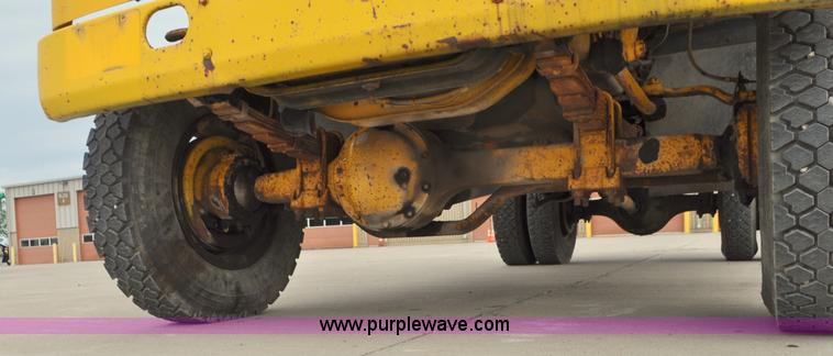 image for item G7430 1981 International 1824 drilling rig truck