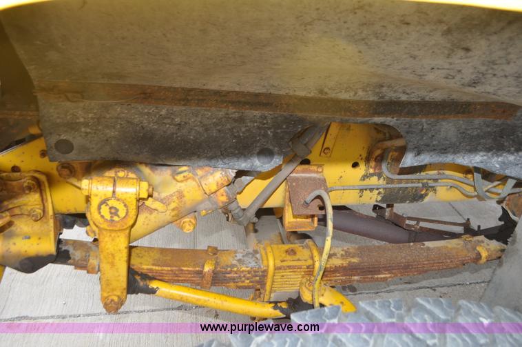 image for item G7430 1981 International 1824 drilling rig truck