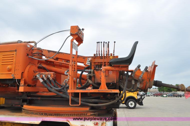 image for item G7430 1981 International 1824 drilling rig truck