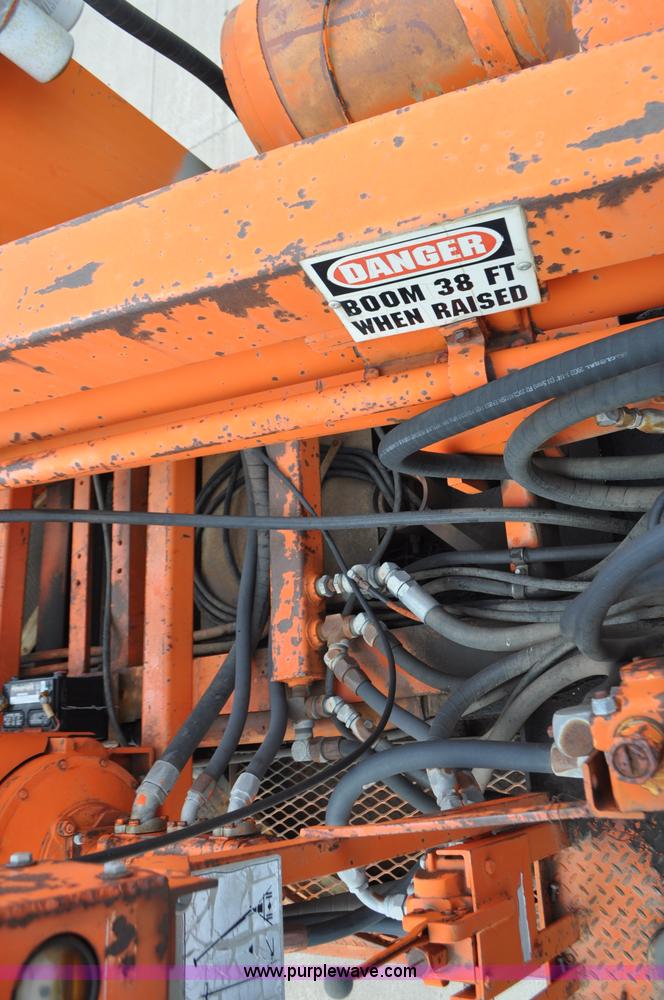 image for item G7430 1981 International 1824 drilling rig truck