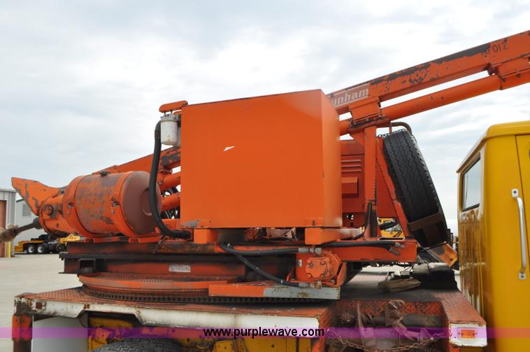 image for item G7430 1981 International 1824 drilling rig truck