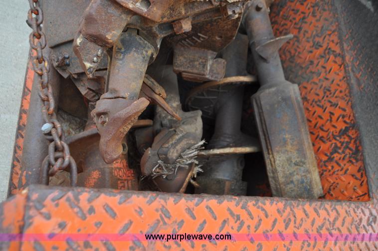 image for item G7430 1981 International 1824 drilling rig truck