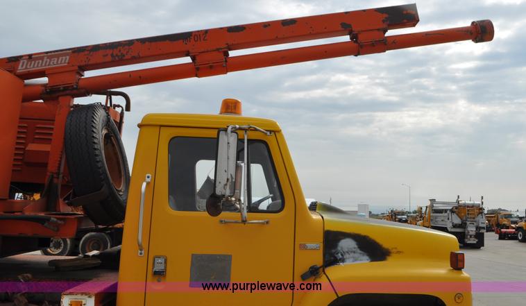 image for item G7430 1981 International 1824 drilling rig truck