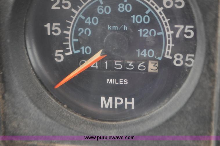 image for item G7430 1981 International 1824 drilling rig truck