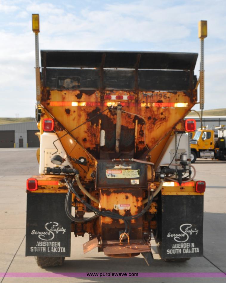 image for item G7431 1989 Oshkosh P25261 plow/spreader truck