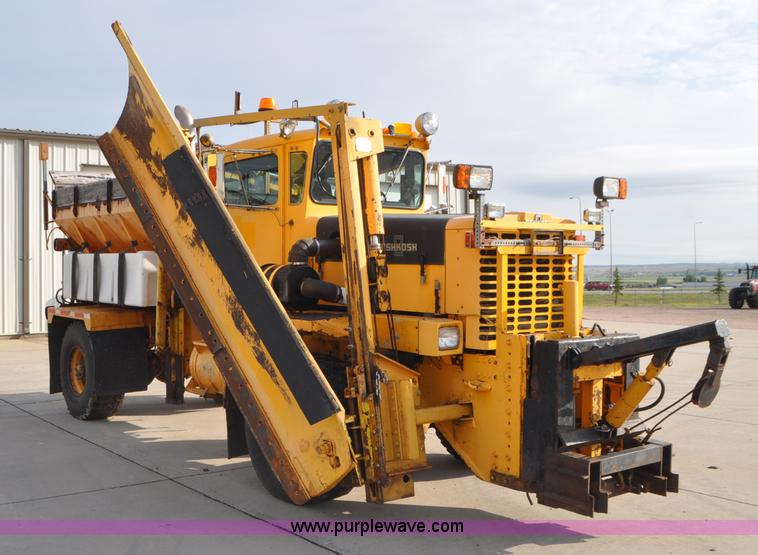 image for item G7431 1989 Oshkosh P25261 plow/spreader truck