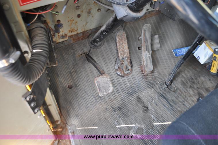 image for item G7431 1989 Oshkosh P25261 plow/spreader truck