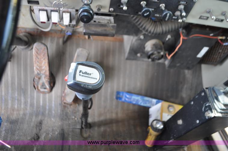 image for item G7431 1989 Oshkosh P25261 plow/spreader truck