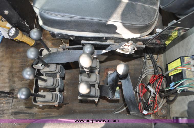 image for item G7431 1989 Oshkosh P25261 plow/spreader truck