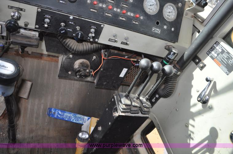 image for item G7431 1989 Oshkosh P25261 plow/spreader truck