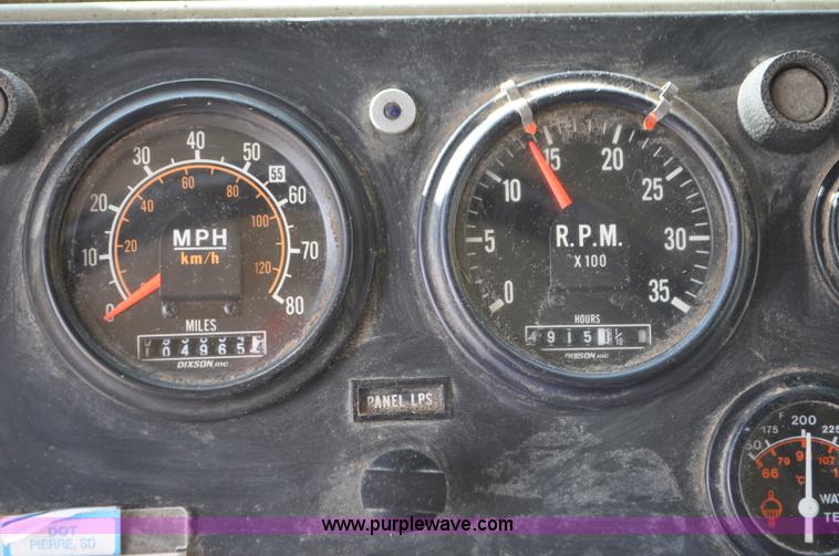 image for item G7431 1989 Oshkosh P25261 plow/spreader truck