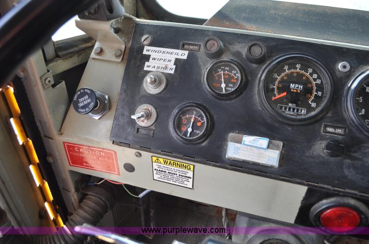 image for item G7431 1989 Oshkosh P25261 plow/spreader truck