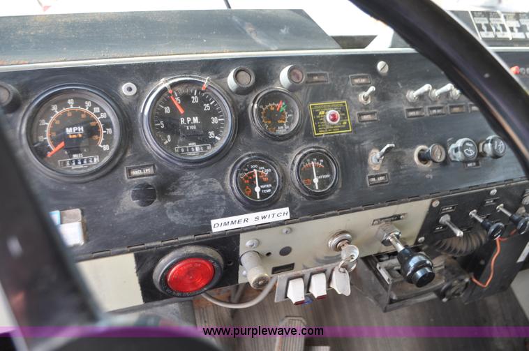 image for item G7431 1989 Oshkosh P25261 plow/spreader truck