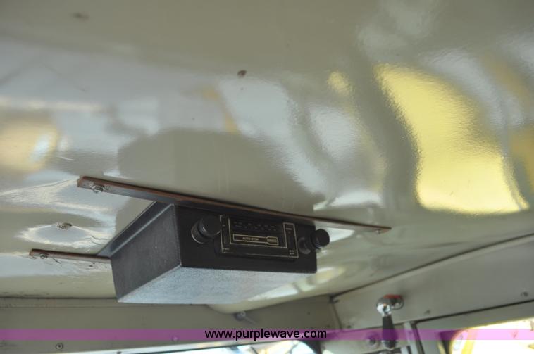 image for item G7431 1989 Oshkosh P25261 plow/spreader truck