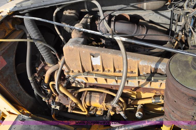 image for item G7431 1989 Oshkosh P25261 plow/spreader truck