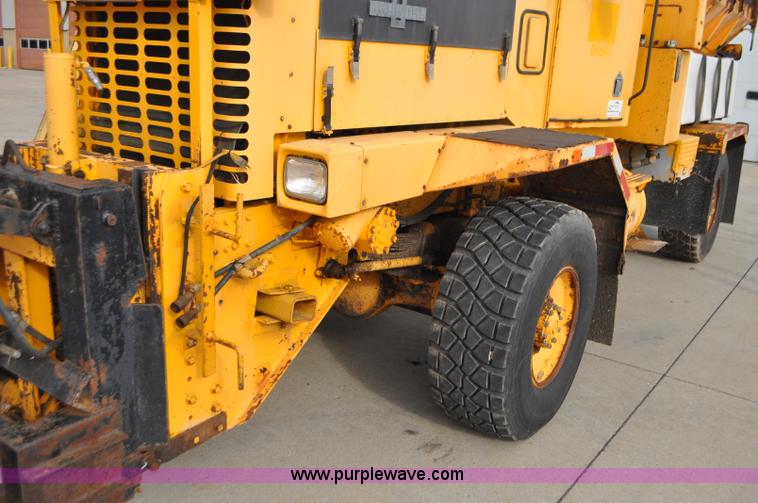 image for item G7431 1989 Oshkosh P25261 plow/spreader truck