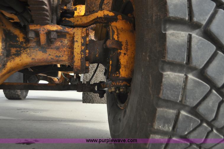 image for item G7431 1989 Oshkosh P25261 plow/spreader truck