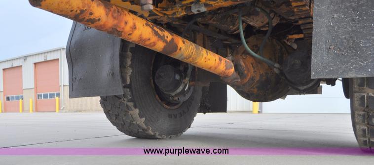 image for item G7431 1989 Oshkosh P25261 plow/spreader truck