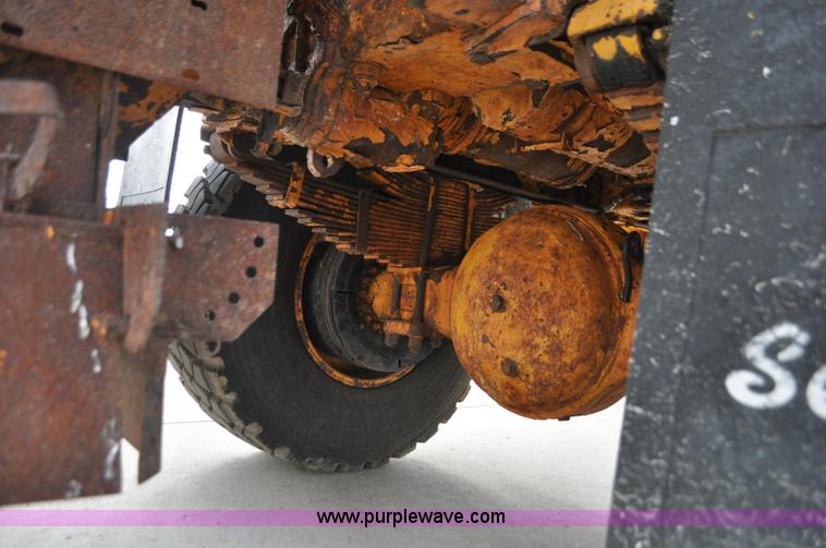 image for item G7431 1989 Oshkosh P25261 plow/spreader truck