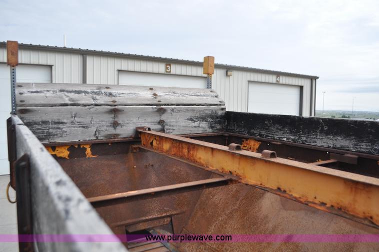 image for item G7431 1989 Oshkosh P25261 plow/spreader truck