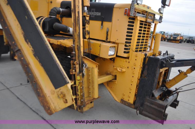 image for item G7431 1989 Oshkosh P25261 plow/spreader truck