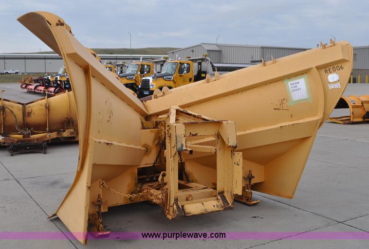 image for item G7431 1989 Oshkosh P25261 plow/spreader truck