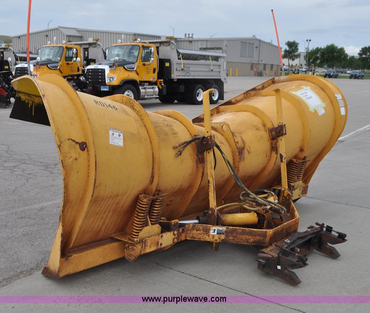 image for item G7431 1989 Oshkosh P25261 plow/spreader truck