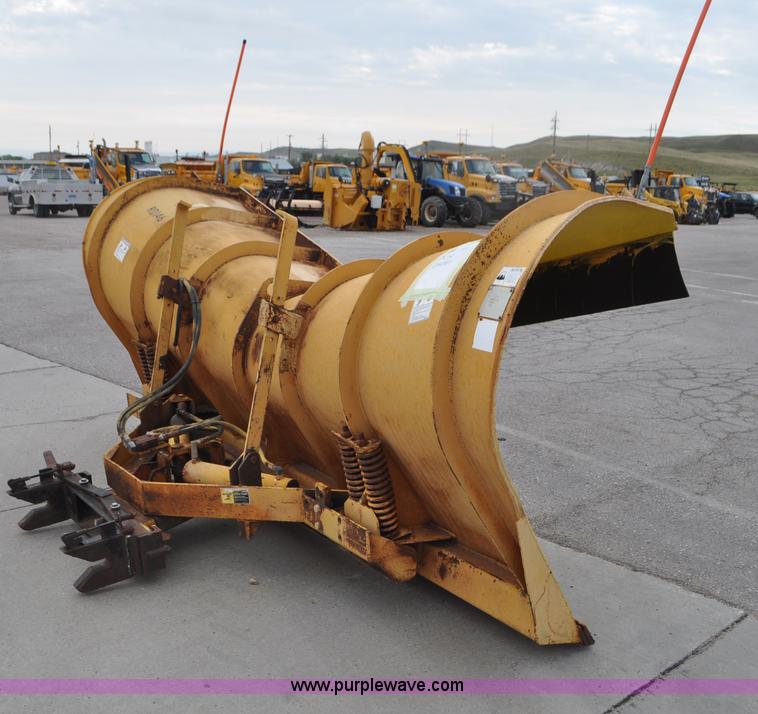 image for item G7431 1989 Oshkosh P25261 plow/spreader truck