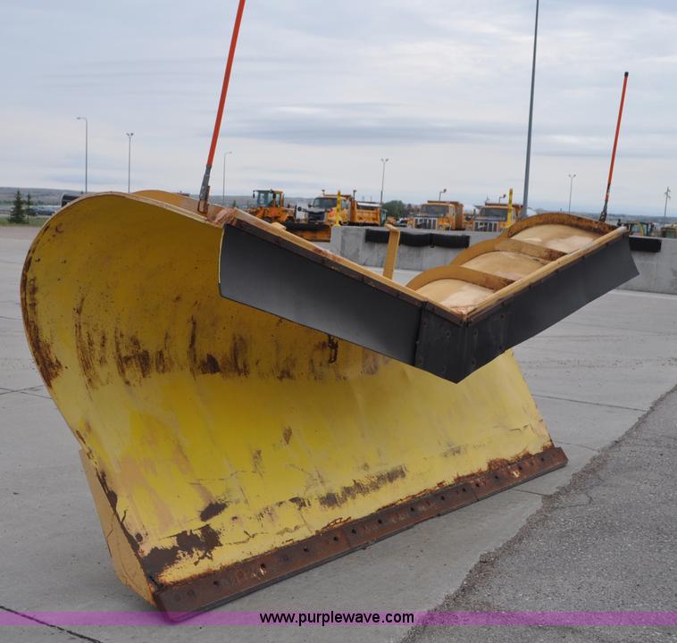 image for item G7431 1989 Oshkosh P25261 plow/spreader truck