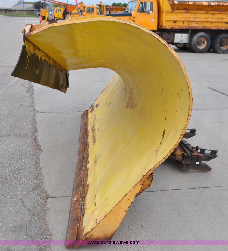 image for item G7431 1989 Oshkosh P25261 plow/spreader truck