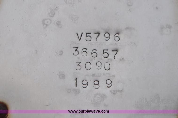 image for item G7431 1989 Oshkosh P25261 plow/spreader truck