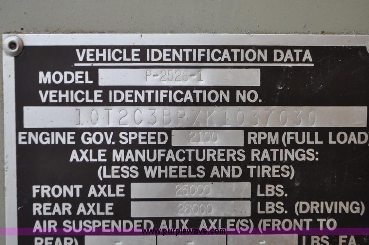 image for item G7431 1989 Oshkosh P25261 plow/spreader truck