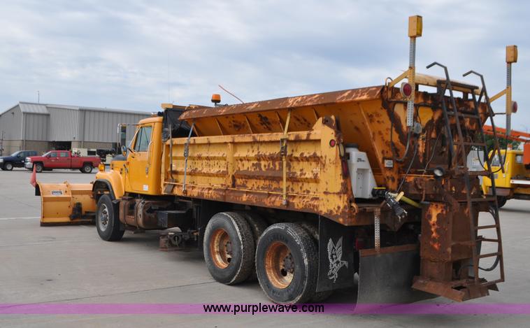image for item G7432 1998 International 2554 dump truck
