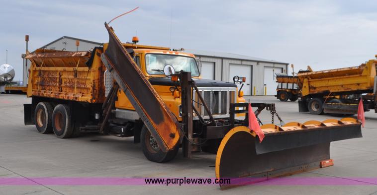 image for item G7432 1998 International 2554 dump truck