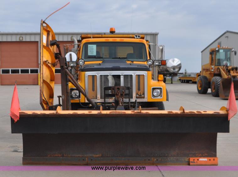 image for item G7432 1998 International 2554 dump truck