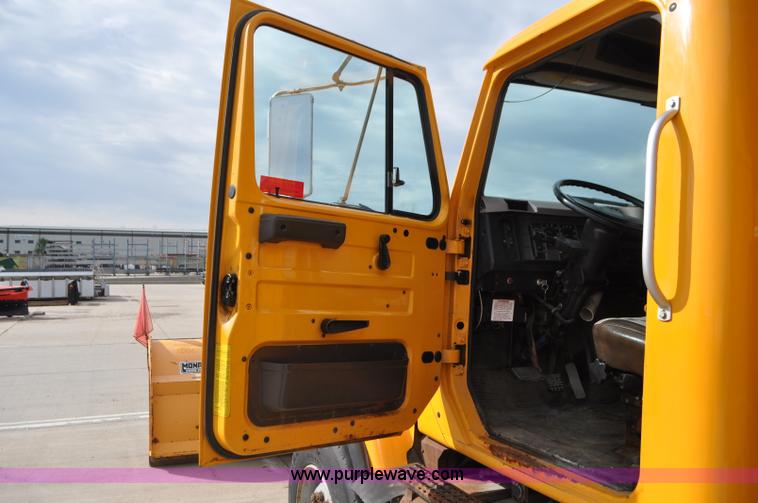 image for item G7432 1998 International 2554 dump truck