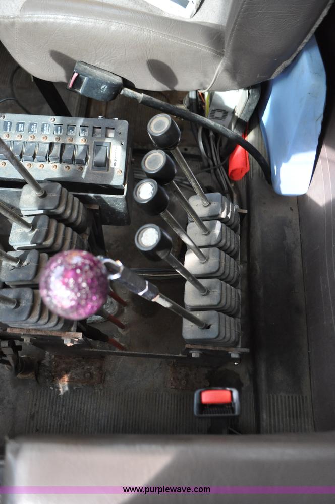 image for item G7432 1998 International 2554 dump truck