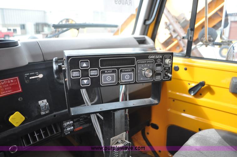 image for item G7432 1998 International 2554 dump truck