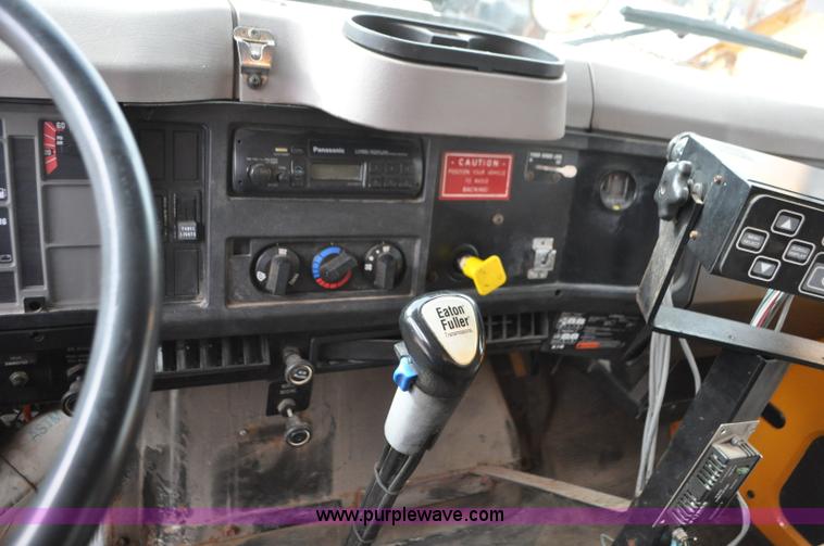 image for item G7432 1998 International 2554 dump truck