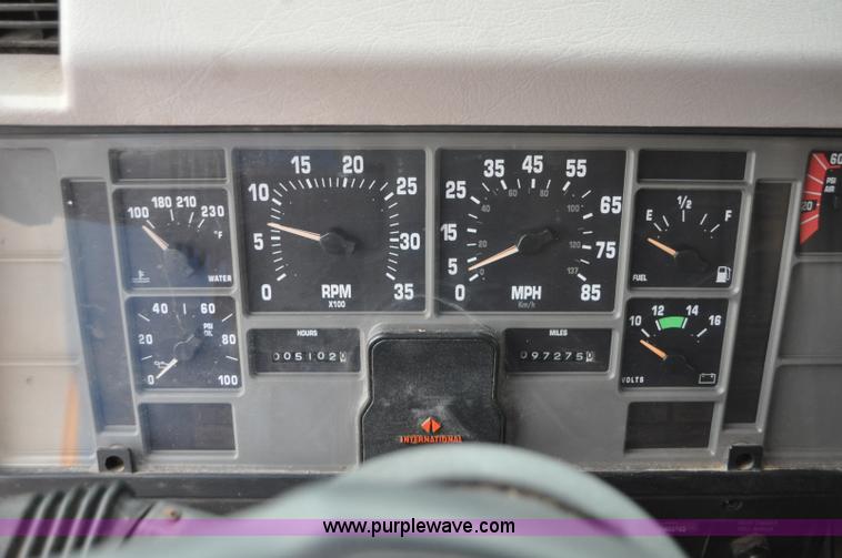 image for item G7432 1998 International 2554 dump truck