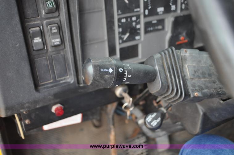 image for item G7432 1998 International 2554 dump truck