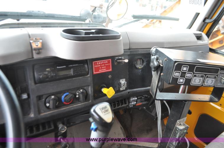 image for item G7432 1998 International 2554 dump truck