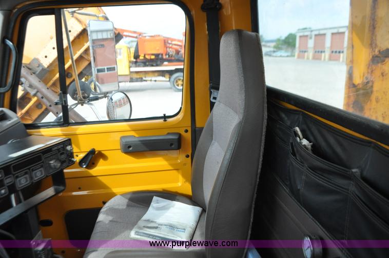 image for item G7432 1998 International 2554 dump truck