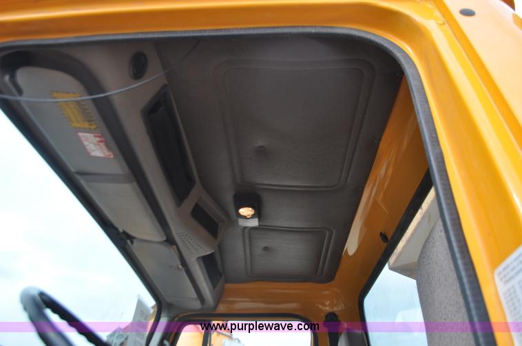 image for item G7432 1998 International 2554 dump truck